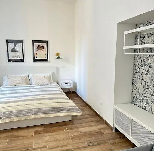 Bond Shell - Cozy Flat Near Rome