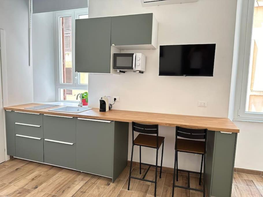 Bond Shell - Cozy Flat Near Rome Apartment
